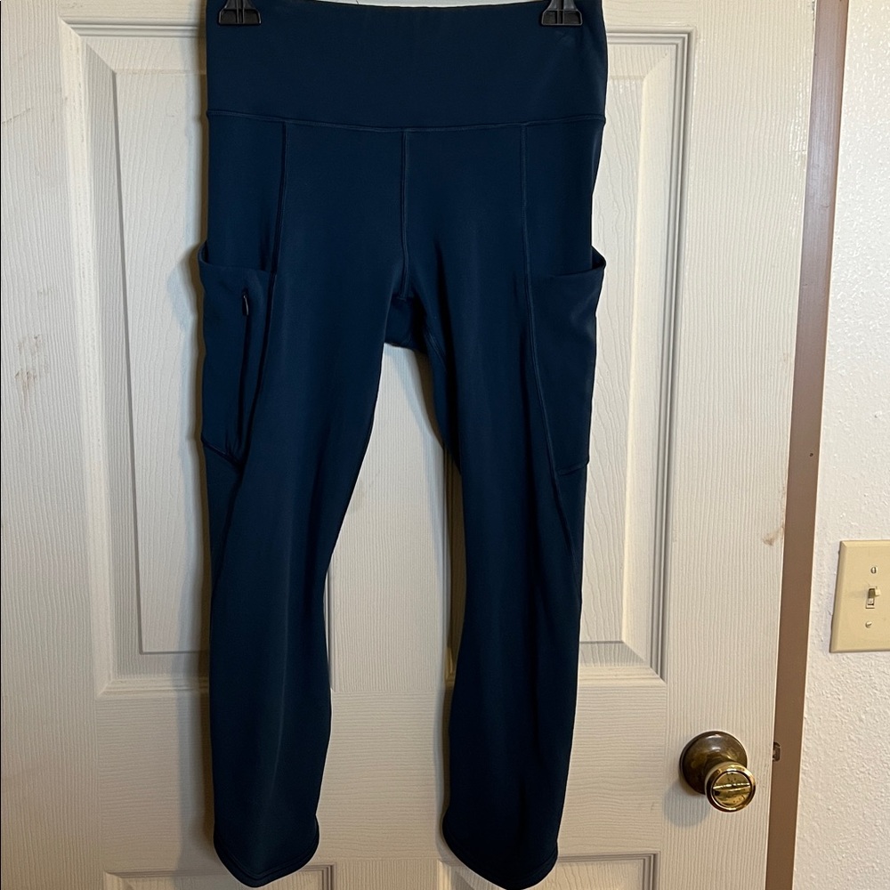 Athleta crop leggings with pockets small
